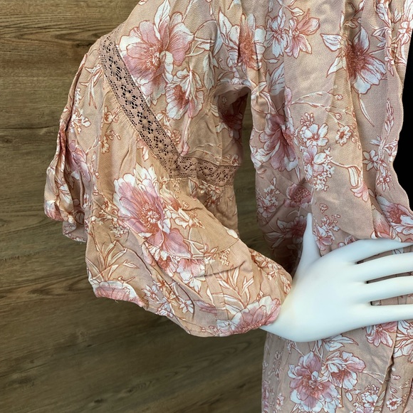 American Eagle Outfitters Bell-Sleeve Kimono (Size XS/S) - Picture 3 of 4